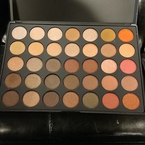 Eyeshadow palette